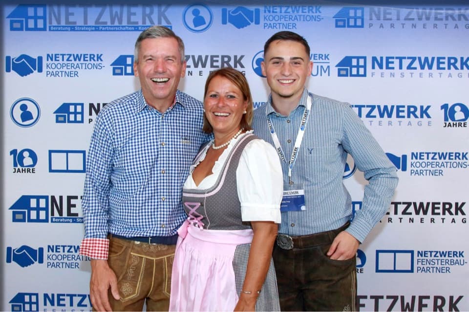 Oliver, Tanja und Niklas Frey beim Vorabendtreff Rosenheimer Fenstertage für NETZWERK Partner